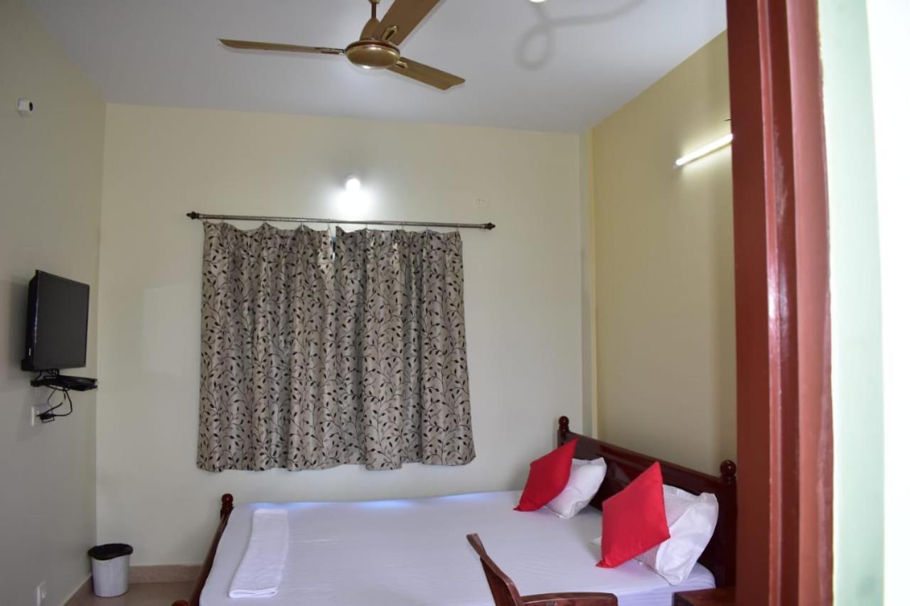 Hotel Lovely Inn ! Puri ปูรี ภายนอก รูปภาพ