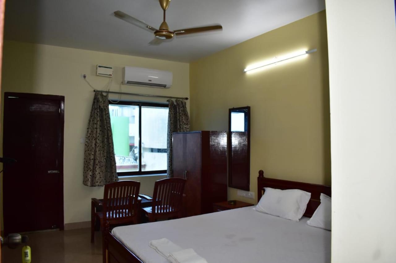 Hotel Lovely Inn ! Puri ปูรี ภายนอก รูปภาพ