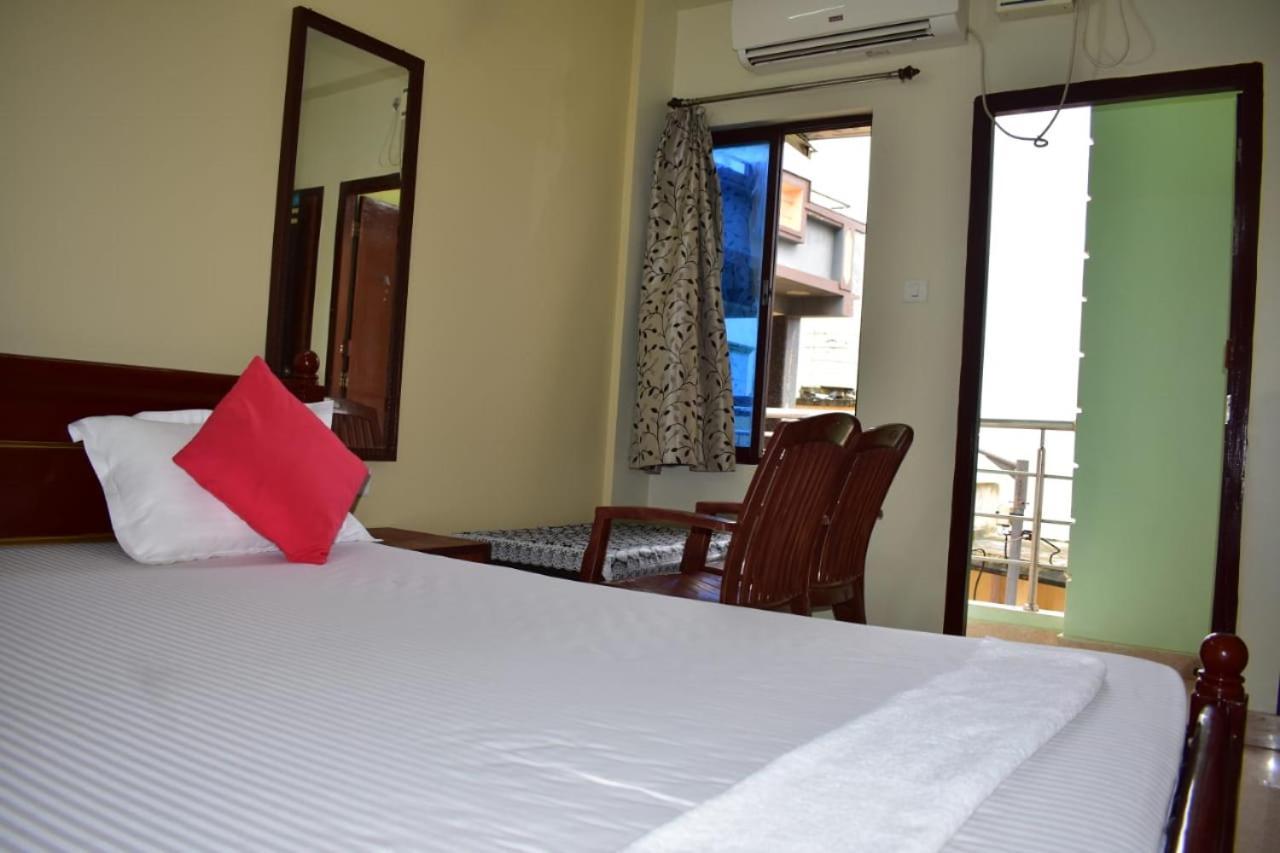 Hotel Lovely Inn ! Puri ปูรี ภายนอก รูปภาพ